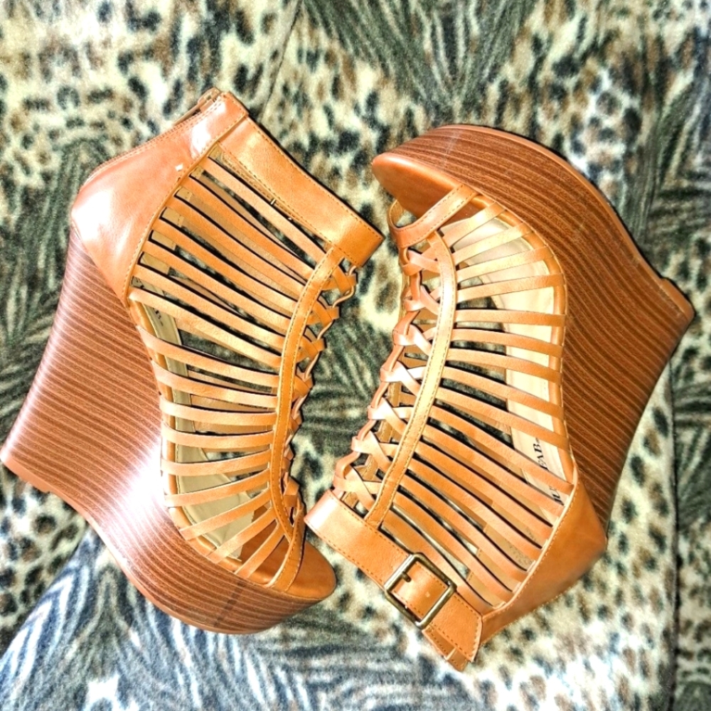 JUSTFAB Size 7.5 Suzie Cognac Wedge Heels